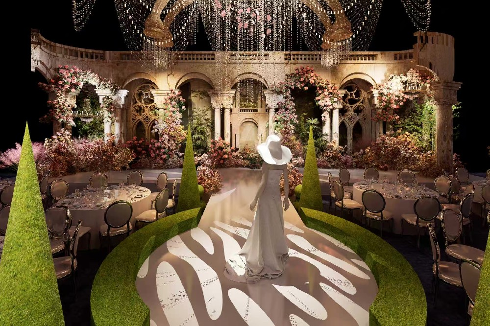 梦幻蓝调与古典华章，沉浸式婚礼风格的浪漫诠释！